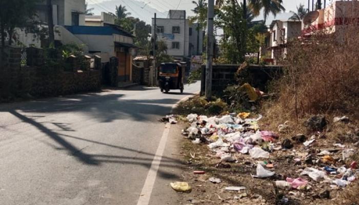 किल्ले अजिंक्यतारा मार्गावरील शाहूनगर येथील कचऱ्यामुळे नागरिकांच्या आरोग्याचा प्रश्न; तातडीने स्वच्छता करण्याची अ&zwj;ॅड. सचिन तिरोडकर यांची मागणी