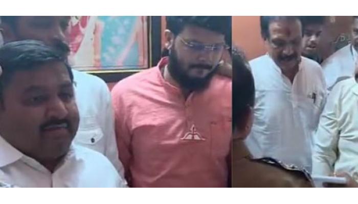 कल्याण डोंबिवली महापालिकेतील उमेदवारांकडून पैशांच्या पाकिटाचं वाटप; निवडणूक आयोग घटनास्थळी दाखल