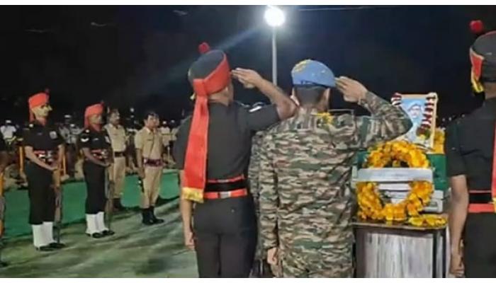 बरडचा वीरजवान विकास गावडे यांना अखेरचा निरोप ; शासकीय इतमामात अंत्यसंस्कार; बंदुकीच्या फैरी हवेत झाडून दिली मानवंदना