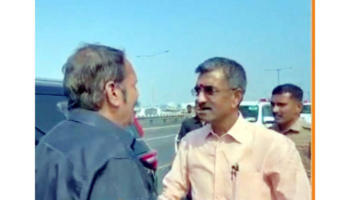 पालकमंत्री शंभूराज देसाई यांची गुगली राजकीय वर्तुळात चर्चेचा विषय; पुणे-बंगळुरू महामार्गावर शंभूराज देसाई आणि खा. उदयनराजे भोसले यांची गळाभेट