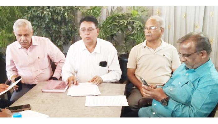 घोटाळेबाज महेशकुमार जाधवला तिकीट द्याल तर गाठ ठेवीदारांशी आहे !