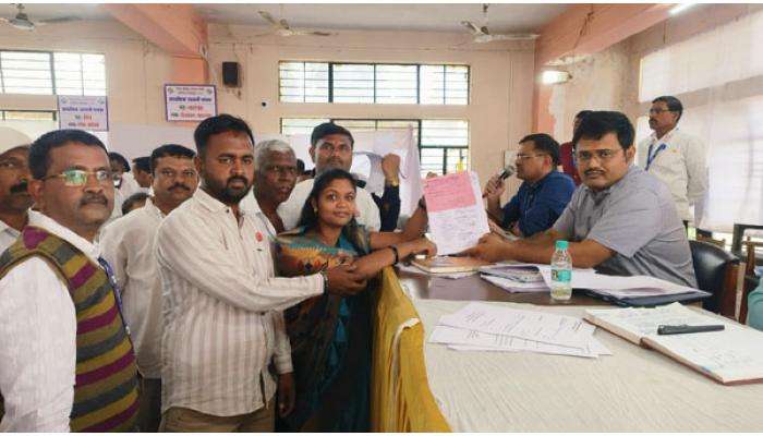 पाटखळ गटातून रयत क्रांती पक्षाकडून संजना साबळेंचा अर्ज शक्तिप्रदर्शन करत दाखल