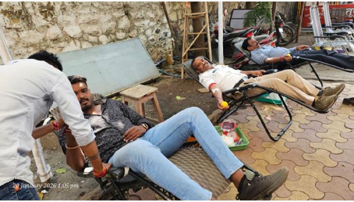 रस्ता सुरक्षा अभियानांतर्गत साताऱ्यात रक्तदान शिबिर व पथनाट्याचे आयोजन; ११५ रक्तदात्यांनी रक्तदान करून सामाजिक बांधिलकी जपली