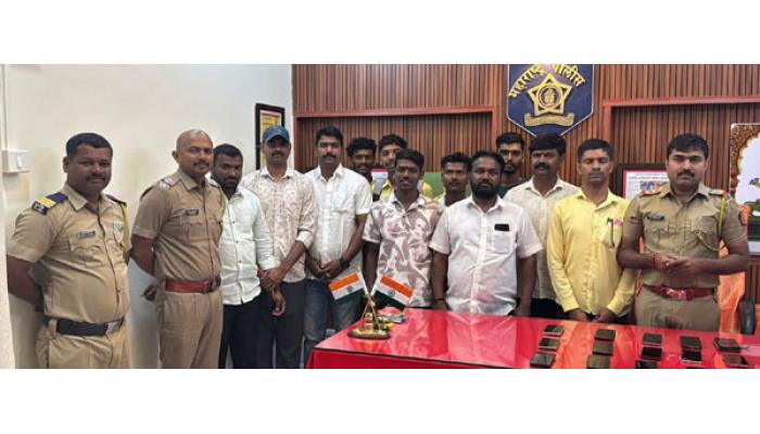 २ लाख ९० हजाराचे गहाळ मोबाईल मूळ मालकांना परत; रहिमतपूर पोलिसांचा जिगरबाज तपास