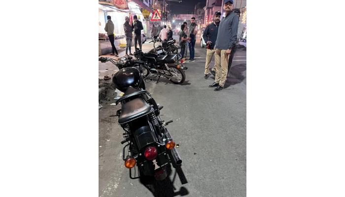 साताऱ्यात १८ मॉडीफाय दुचाकींवर वाहतूक विभागाची दंडात्मक कारवाई; दुचाकी वाहने जप्त