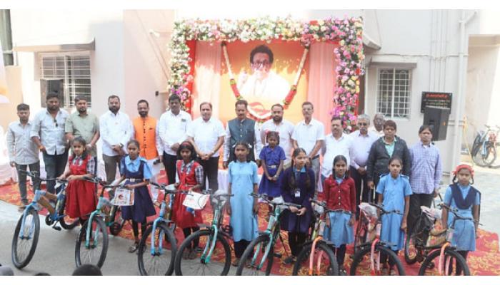 शिवप्रेरणा प्रतिष्ठानचे कार्य कौतुकास्पद - नितीन देशपांडे; शिवसेनाप्रमुख बाळासाहेब ठाकरे यांना अभिवादन