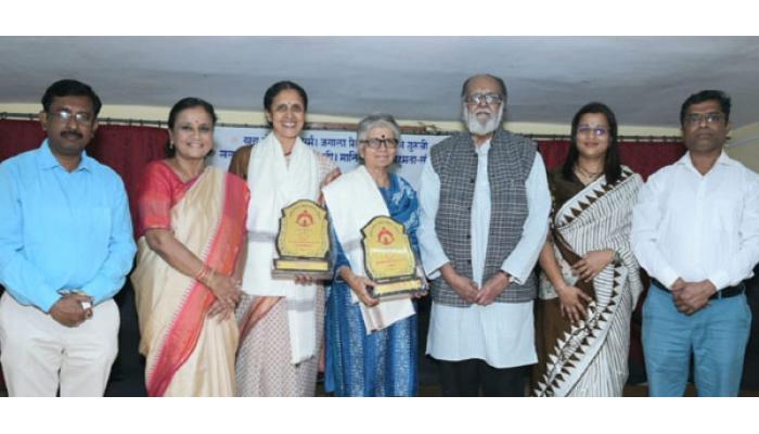 कोपर्डे प्रतिष्ठानचे पुरस्कार स्त्रीशक्तीचा सोहळा - डॉ. भारती पाटील; सात-तारा जीवनगौरव पुरस्कार इंदवी तुळपुळे यांना प्रदान