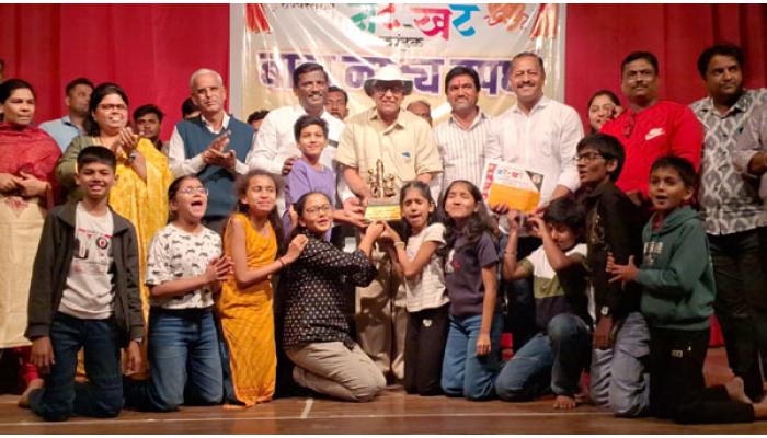 नटखट करंडक बालनाट्य स्पर्धेमध्ये अभिरुची कोल्हापूर संस्थेचे 'ठोंब्या'ने बाजी मारली
