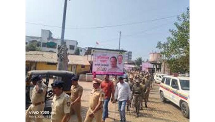 निवडणुकांच्या पार्श्वभूमीवर सातारा पोलिसांचा प्रतापसिंहनगर व खेड परिसरात भव्य रूट मार्च