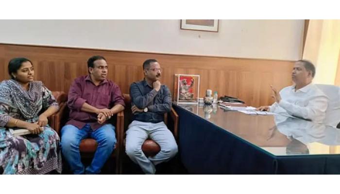 जन्म-मृत्यू दाखल्यासाठी हेलपाटे टळणार; प्रायोगिक तत्त्वावर होणार दोन उपकेंद्रे : अ&zwj;ॅड. डी. जी. बनकर