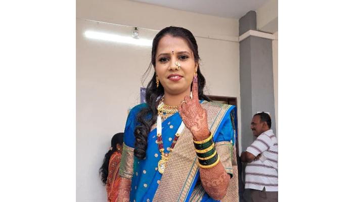 लग्नाच्या मंडपापूर्वी मतदान केंद्रात हजेरी; तडवळे येथील नववधू ऋतुजा खराडे यांचा लोकशाहीला मानाचा मुजरा