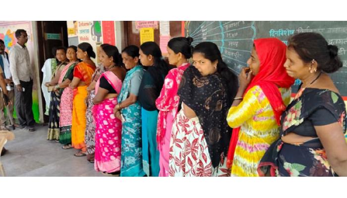 कोरेगाव तालुक्यात उत्स्फूर्त ७०.६५ टक्के मतदान; १६ मतदान यंत्रे बदलली, किरकोळ वादावादी वगळता मतदान प्रक्रिया शांततेत