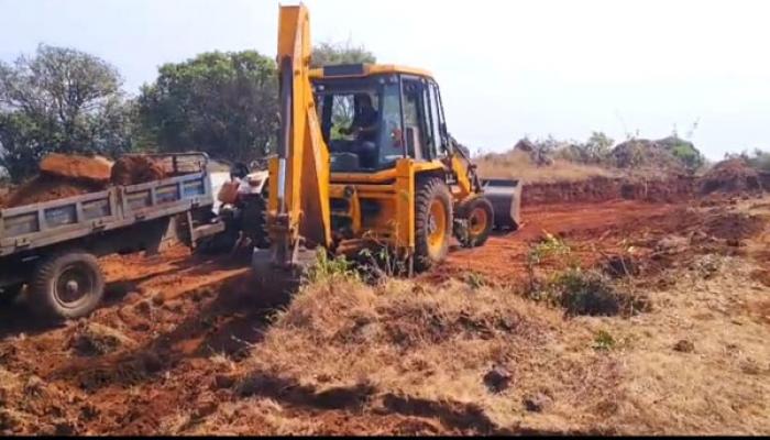 कासाणी हद्दीत बारा ब्रासचा परवाना घेऊन शेकडो ब्रास माती व मुरूमाचे उत्खनन