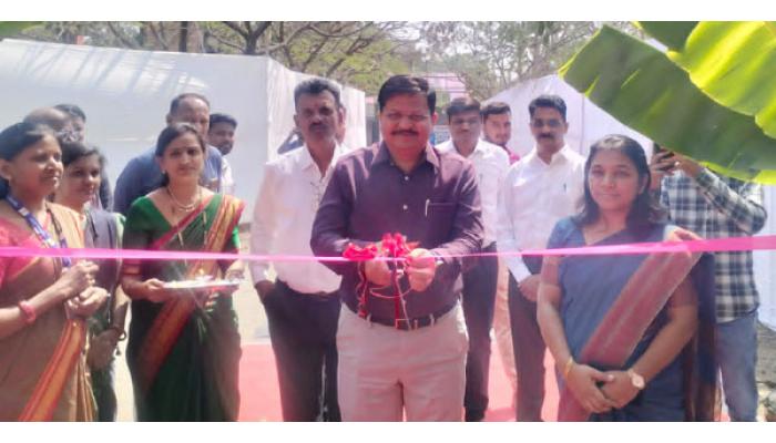 शेतकऱ्यांनी उत्पादित केलेली विविध कृषी उत्पादने विक्रीसाठी; पौष्टिक तृणधान्य महोत्सवाचा लाभ घ्यावा - जिल्हाधिकारी संतोष पाटील