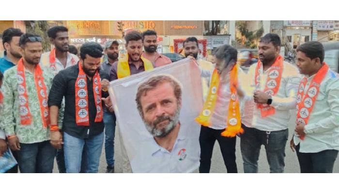 दिल्लीतील भारत मंडपम येथे &lsquo;इंडिया परिषदेत&rsquo; गोंधळाबद्दल साताऱ्यात युवक काँग्रेसच्या कार्यकर्त्यांचा भारतीय विद्यार्थी सेनेकडून तीव्र निषेध