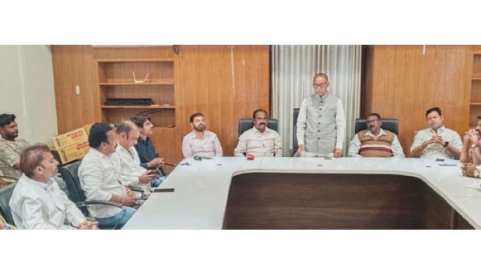 कंत्राटी पद्धत रद्द करून एक लाख सफाई कर्मचाऱ्यांची भरती करा - अखिल भारतीय सफाई मजदूर युनियनचे राष्ट्रीय अध्यक्षचरणसिंग टाक यांची मागणी