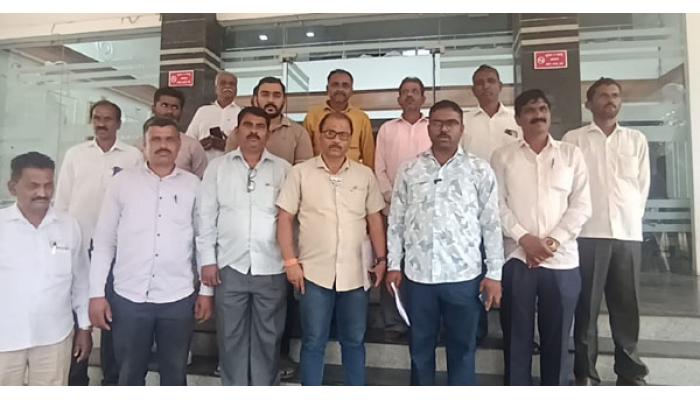 निवकणे पंप स्टोरेज प्रकल्पाविरोधात कृती समिती आक्रमक; निवासी उपजिल्हाधिकारी नागेश पाटील यांना निवेदन