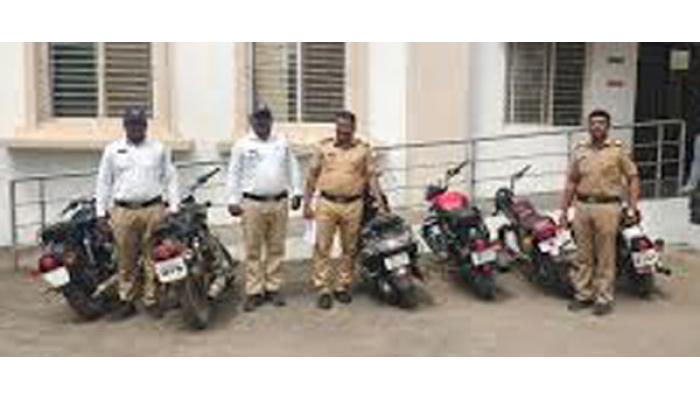 विना नंबर प्लेट व मोठ्या आवाजाच्या बुलेटला पंचावन्न हजार रुपये दंड, फलटणमध्ये मोहीम कडक