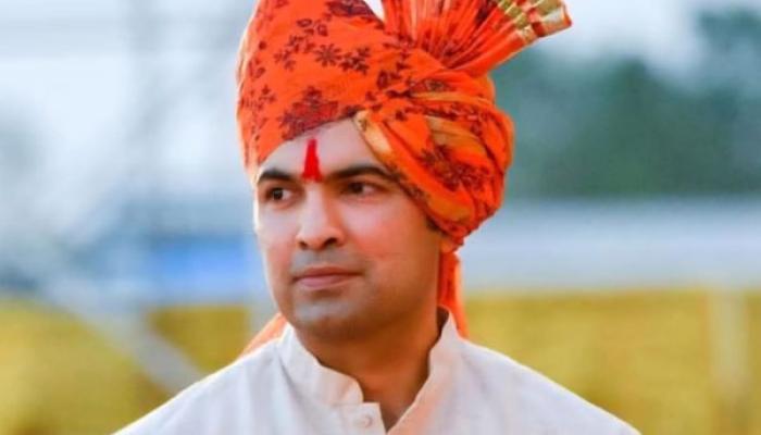 उमेदवारांना वाऱ्यावर सोडणाऱ्या भाजप नेत्यांचा जिल्हा परिषदेवर डोळा; सत्तेसाठी भाजप जिल्हाध्यक्षांना झाली महायुतीची आठवण