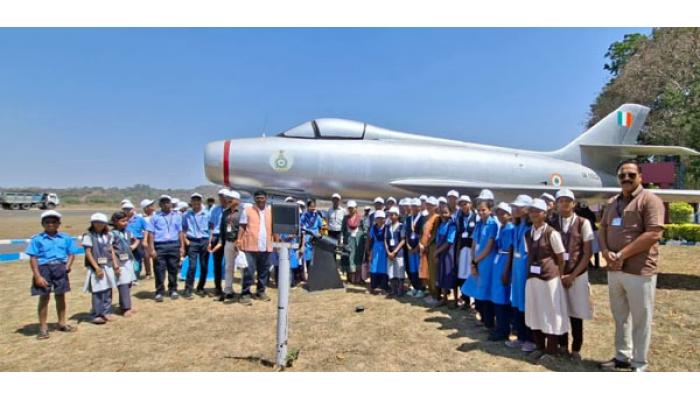 राष्ट्रीय संरक्षण प्रबोधिनीला सातारा जिल्ह्यातील जिल्हा परिषद शाळेतील विद्यार्थ्यांची भेट