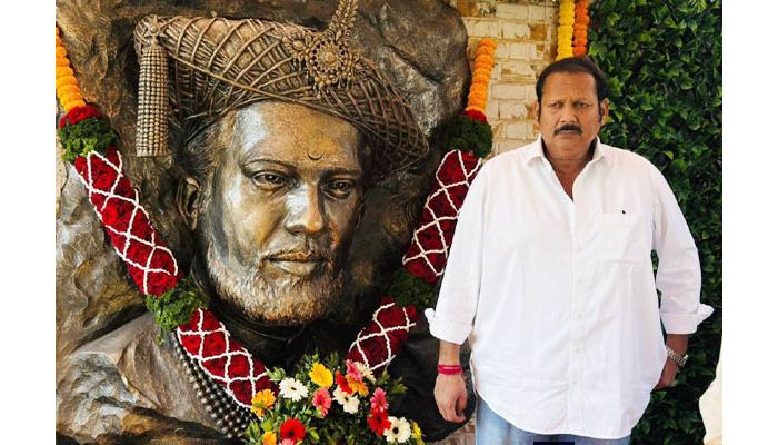 वडिलांच्या स्मृतींना नमन करताना उदयनराजेंना अश्रू अनावर; स्व . प्रतापसिंह महाराजांना अभिवादन