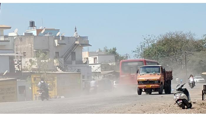 फलटणची सोमवार पेठ 'धुळीच्या' विळख्यात