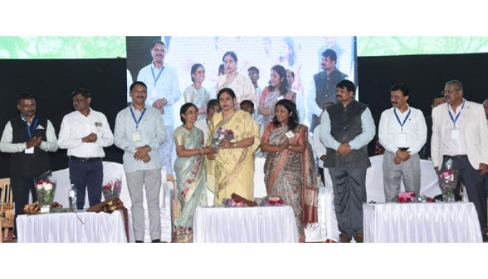 खरेदीदार विक्रेता संमेलन महिला उद्योजकांसाठी पर्वणी - डॉ. प्रियाताई शिंदे; रविवारमुळे प्रदर्शन पाहण्यासाठी गर्दी