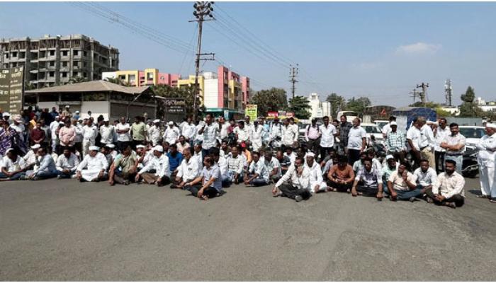 सुरूर ते पोलादपूर राज्य मार्गाचे काम होत संथगतीने असल्याने सहयाद्रीनगर येथे रास्ता रोको आंदोलन