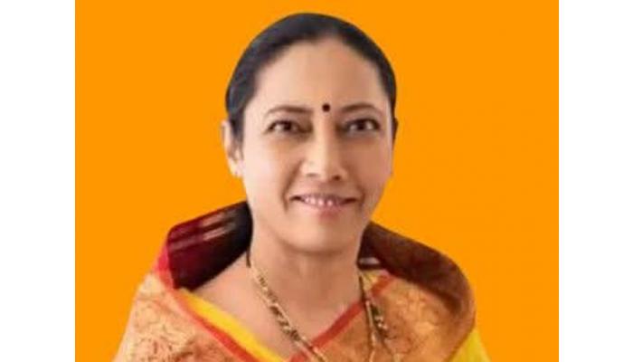 सोनगाव येथील कचरा डेपो आगप्रकरणी इंदौरच्या ठेकेदार कंपनीकडून नुकसान भरपाई वसूल करा - नगरसेविका मुक्ता लेवे यांचे जिल्हाधिकाऱ्यांना पत्र