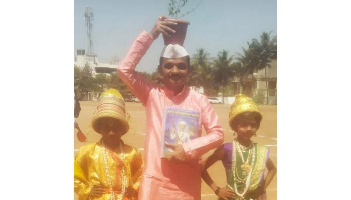 पिंगळा, वासुदेव आणि तुकोबांची गाथा ! खटाव पंचायत समितीचा उन्नत माथा; जिल्हा परिषदेच्या सांस्कृतिक महोत्सव लोककलाकारांच्या चित्ररथ