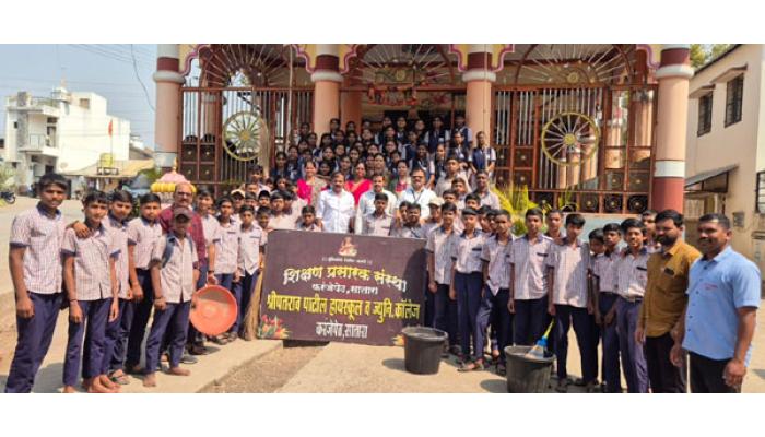 करंजेपेठ येथील श्रीपतराव पाटील हायस्कूलच्या वतीने म्हसवे येथे ग्रामस्वच्छता अभियान