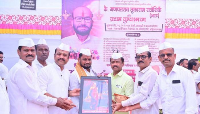 राजेशिर्के घराण्याकडून धर्मवीरगडावर येणाऱ्यांचा सन्मान ; महाराणी येसुबाईंची प्रतिमा भेट देण्याचा अभिनव उपक्रम