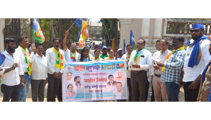 वाढती महागाई, पेट्रोल-डिझेल-गॅसची टंचाईच्या निषेधार्थ जिल्हाध्यक्ष ॲड. दयानंद माने यांच्या नेतृत्वाखाली साताऱ्यात वंचितची निदर्शने