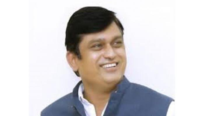 कामेश कांबळे देवेंद्र फडणवीसांना भेटले - आ. महेश शिंदे यांचा दावा, कोरेगावात भाजपसोबत निवडणूकपूर्व युती, आ. शशिकांत शिंदेंवर टीकेची झोड