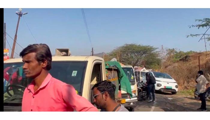 सोनगाव ग्रामस्थ आक्रमक; सातारा पालिकेच्या रोखल्या घंटागाड्या, धुराचा कायमस्वरूपी बंदोबस्त करण्याची केली मागणी