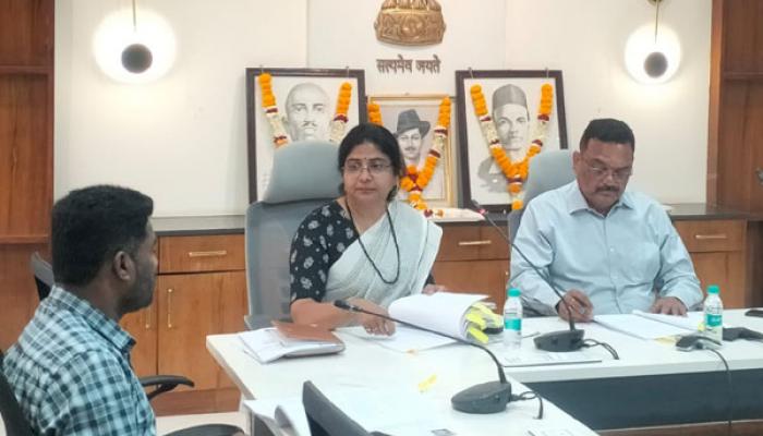 शेतकऱ्यांना लाभ देताना निकषांचे समान पालन करा - अप्पर जिल्हाधिकारी मल्लिकार्जुन माने, जिल्हा ग्राहक संरक्षण परिषदेची बैठक