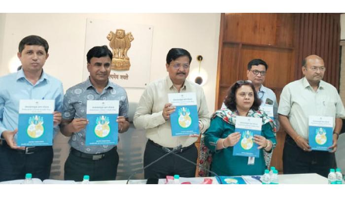 शेतीसाठी कर्ज देण्यास टाळाटाळ करणाऱ्या बँकांतील शासकीय ठेवी काढून घ्या - जिल्हाधिकारी संतोष पाटील; 'जिल्हा बँकर्स समिती'च्या बैठकीत निर्देश