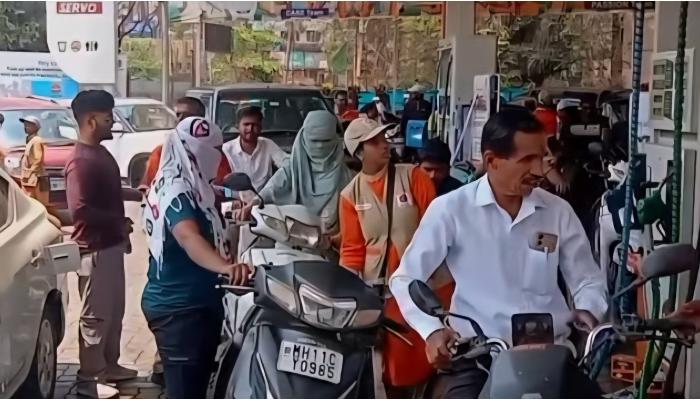 साताऱ्यात पेट्रोल-डिझेलच्या तुटवड्याची अफवा; वाहनधारकांची पंपांवर झुंबड
