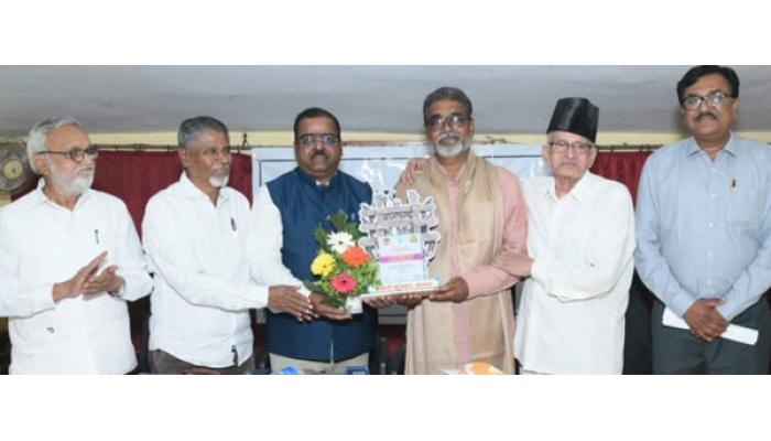 संविधानाची नैतिकता जोपासण्याची गरज आहे - डॉ. शिवाजीराव पाटील, चंद्रकांत खंडाईत यांना सामाजिक कार्यकर्ता पुरस्कार प्रदान