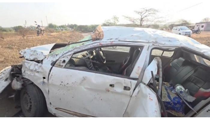 कार चार वेळा पलटी होऊन झालेल्या अपघातात साताऱ्यातील आजोबा व नातीचा मृत्यू; धुळदेव येथील घटना; एक जण गंभीर जखमी, चौघे किरकोळ जखमी