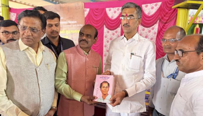 पुस्तके माणसाच्या विचारविश्वाला समृद्ध करणारे सर्वात प्रभावी साधन - पालकमंत्री शंभूराज देसाई; ग्रंथ प्रदर्शनाचा समारोप उत्साहात