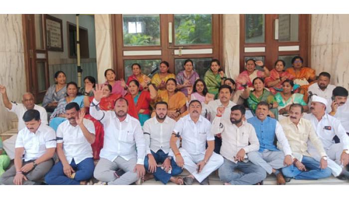 साताऱ्यात राष्ट्रवादी - शिवसेना गट युतीला पुन्हा एकदा धक्का; भाजपने विषय समित्यांच्या सभापती निवडी बिनविरोध केल्या; दोन फुटीरांना सभापतीपदाची लॉटरी