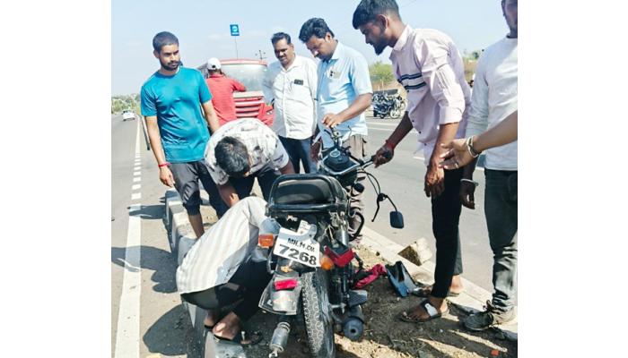 पालखी महामार्गावर अपघातात काळजचे पती-पत्नी जागीच ठार; महामार्ग की मृत्यूचा सापळा ?