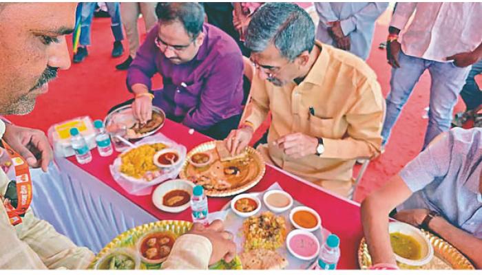 कोयना दौलत डोंगरी महोत्सवात खाद्य महोत्सवाला उत्स्फूर्त प्रतिसाद; ना. शंभूराज देसाई यांनी खाद्य संस्कृतीचा घेतला आनंद