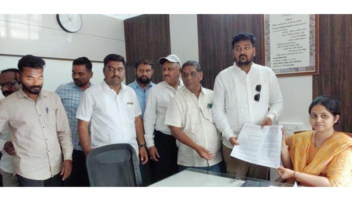 राज्यातील कंत्राटदारांची ९६ हजार कोटींची थकबाकी प्रलंबित; साताऱ्यातील कंत्राटदारांचे जिल्हाधिकाऱ्यांना निवेदन