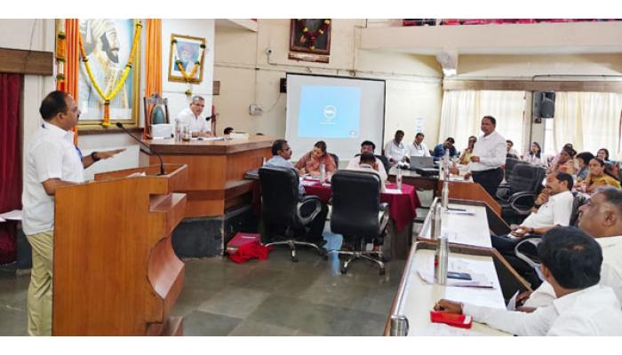 सातारा नगरपालिकेच्या पहिल्याच सर्वसाधारण सभेत पारदर्शकतेवर गंभीर प्रश्नचिन्ह ; ४२ विषयांना गडबडीत मंजुरी; अतिक्रमण, पाणीटंचाई, स्वच्छतेवरून धुरळा