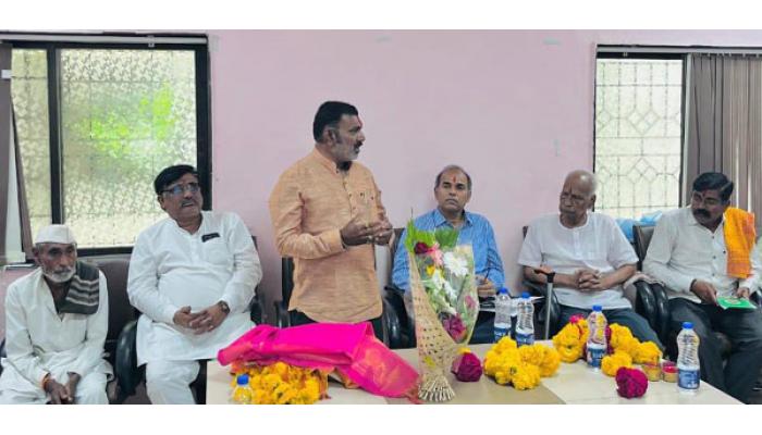 बेडर समाजाने आपला प्रश्न सोडवून घेण्यासाठी एकसंघ होणे गरजेचे : सदाशिव नाईक; उमरगा येथे बेडर, बेरड समाजाच्या प्रमुख कार्यकर्त्यांची बैठक