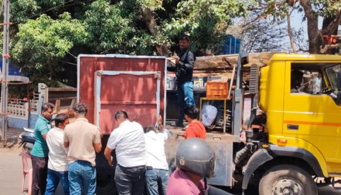 वाढत्या वाहतूक कोंडीच्या पार्श्वभूमीवर साताऱ्यात अतिक्रमणांविरोधात जोरदार कारवाई; आंबेडकर जयंतीपूर्वी शाहू चौक परिसर मोकळा