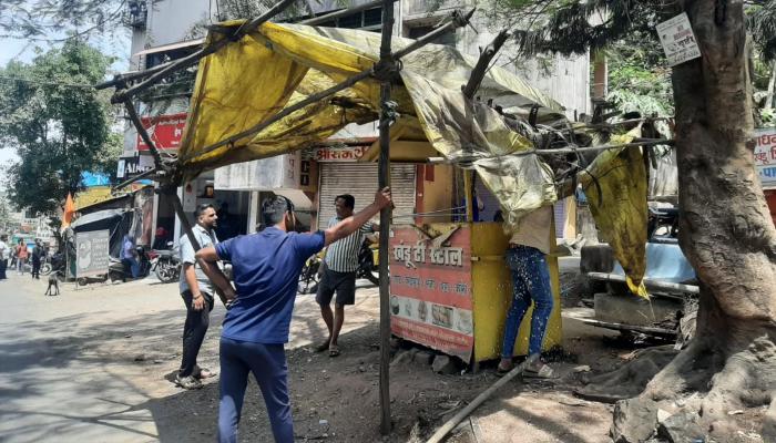 समर्थ मंदिर परिसर &lsquo;मोकळा&rsquo;; नगरपालिकेची धडक कारवाई