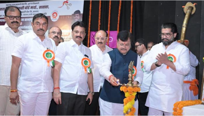 सहकारी संस्थांनी उत्पन्नाचे नवनवीन स्रोत निर्माण करावेत : गृहनिर्माण पुनविकास प्राधिकरण अध्यक्ष प्रवीण दरेकर; जिल्हा बँकेत 'सहकार चळवळीसमोरील आव्हाने व उपाययोजना' विषयावर चर्चासत्र